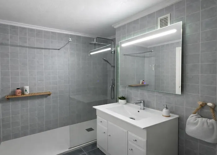 Madrid: El Acequion Area Apartment *